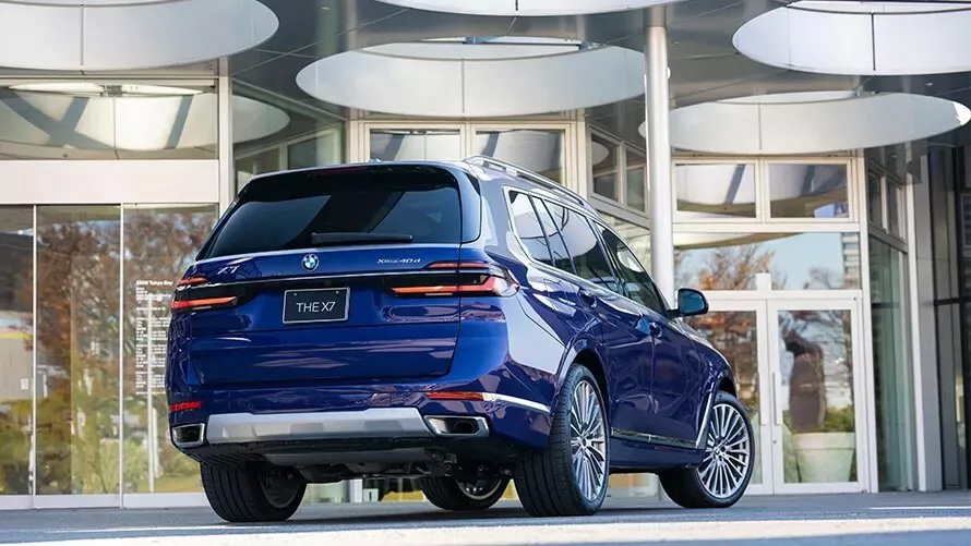 BMW X7 Nishiki Lounge en bleu velours. BMW X7 Nishiki Lounge en bleu velours.