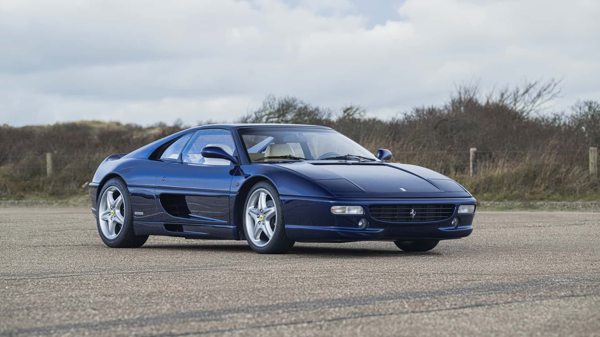 La Ferrari F355 GTS de Michael Schumacher en 1996. La Ferrari F355 GTS de Michael Schumacher en 1996.