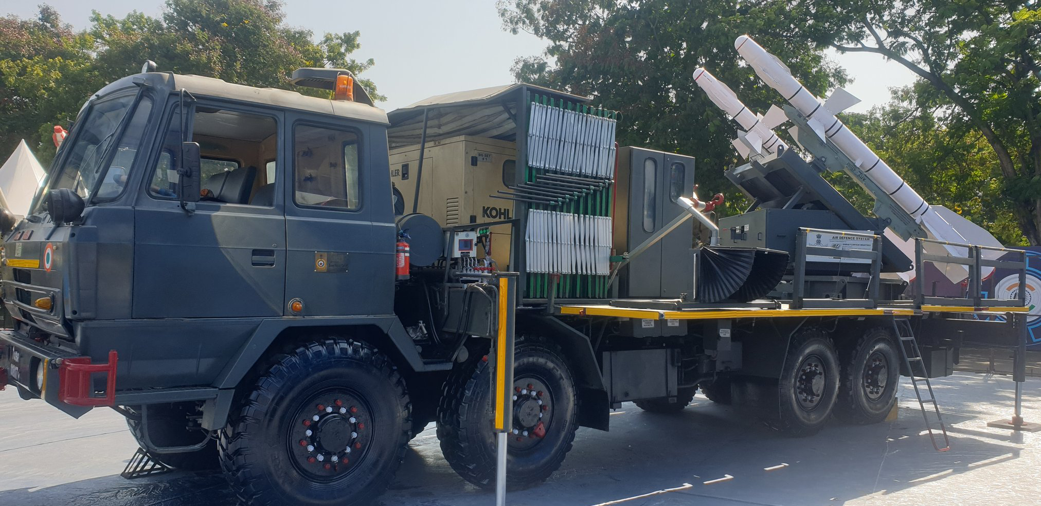 L'Inde dévoile le système de défense aérienne Samar-2 avec un missile P-27T et un châssis Tatra 815 L'Inde dévoile le système de défense aérienne Samar-2 avec un missile P-27T et un châssis Tatra 815