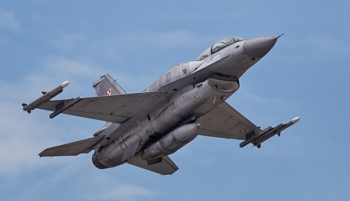 La Pologne est prête à remettre des avions de combat F-16 à l'Ukraine si les pays de l'OTAN soutiennent cette décision. La Pologne est prête à remettre des avions de combat F-16 à l'Ukraine si les pays de l'OTAN soutiennent cette décision.
