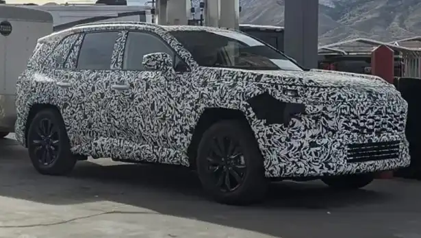 Le prototype serait le Toyota RAV4 (2026).