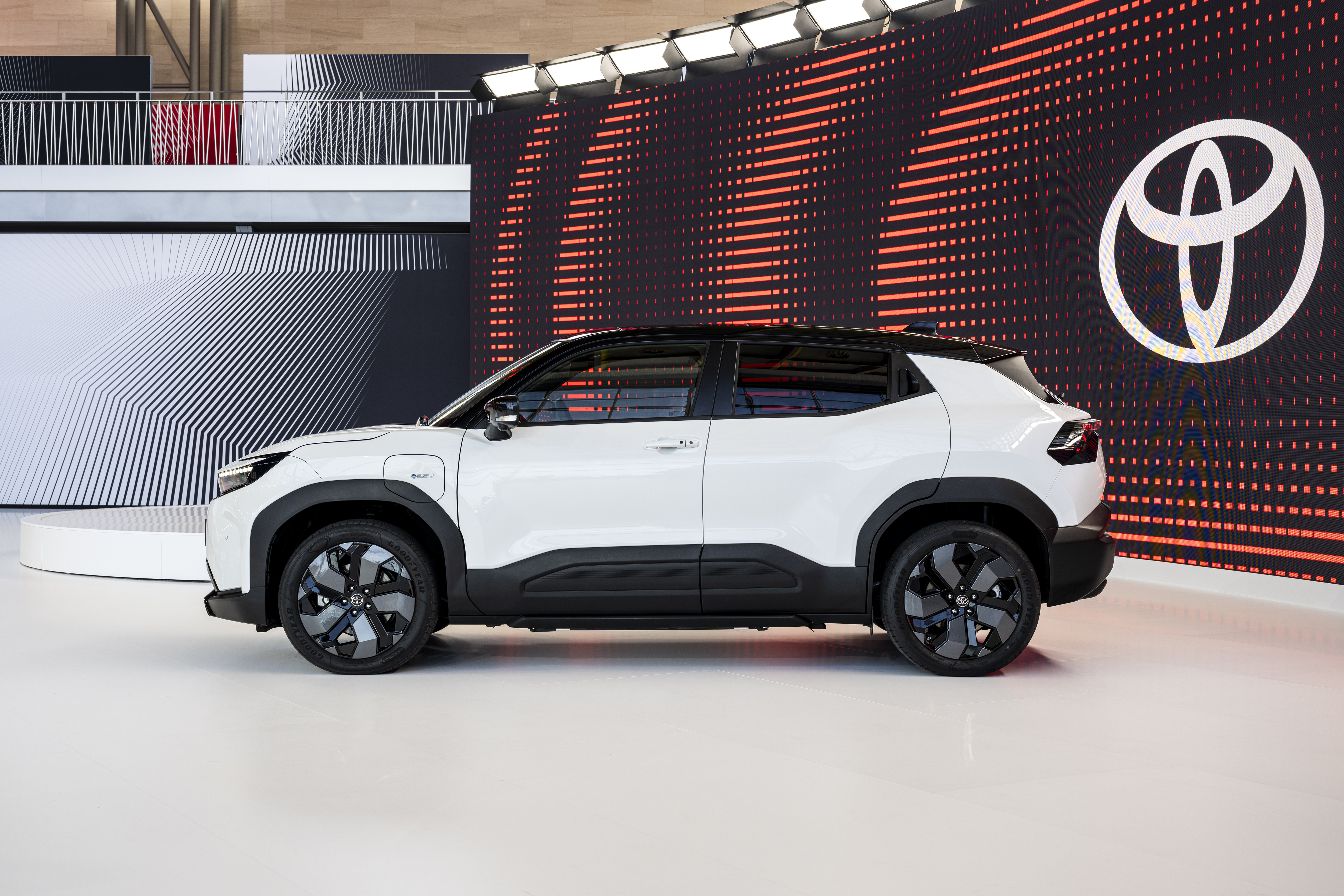 Toyota Urban Cruiser 2025 extérieur - vue latérale Toyota Urban Cruiser 2025 extérieur - vue latérale