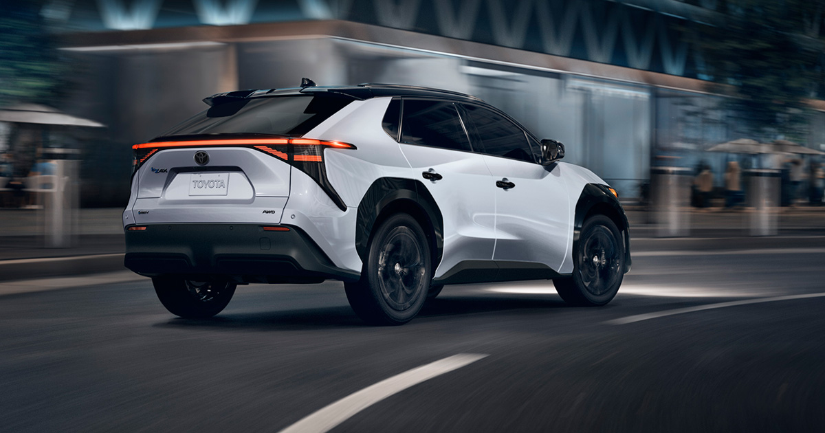 2025 Toyota bZ4X Nightshade Edition - Wind Chill Pearl - Vue de face 2025 Toyota bZ4X Nightshade Edition - Wind Chill Pearl - Vue de face