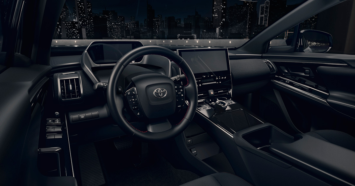 2025 Toyota bZ4X Nightshade Edition - Wind Chill Pearl - Vue arrière 2025 Toyota bZ4X Nightshade Edition - Wind Chill Pearl - Vue arrière