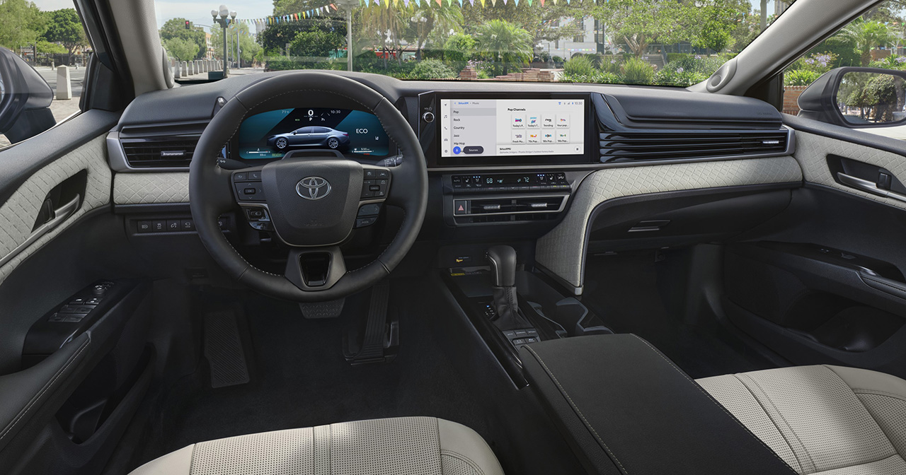 Intérieur de la berline Toyota Camry redessinée (2025) pour le marché américain Intérieur de la berline Toyota Camry redessinée (2025) pour le marché américain