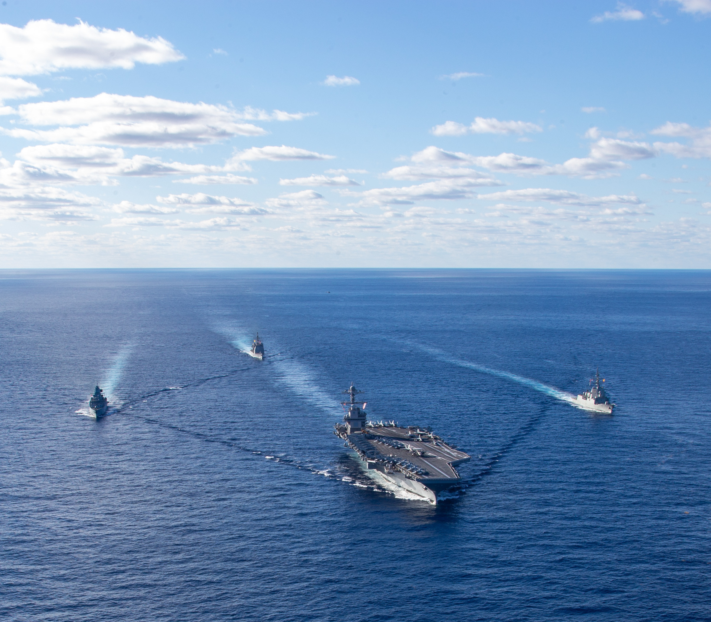 Les États-Unis ont concentré deux groupes de frappe de porte-avions en Méditerranée pour la première fois depuis 20 ans - Gerald R. Ford et Dwight D. Eisenhower sont arrivés dans la région après l'attaque contre Israël. Les États-Unis ont concentré deux groupes de frappe de porte-avions en Méditerranée pour la première fois depuis 20 ans - Gerald R. Ford et Dwight D. Eisenhower sont arrivés dans la région après l'attaque contre Israël.