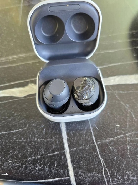 Une autre phobie : les nouveaux écouteurs Galaxy Buds FE de Samsung ont explosé dans les oreilles d'une jeune fille, la privant de son audition.-3 Une autre phobie : les nouveaux écouteurs Galaxy Buds FE de Samsung ont explosé dans les oreilles d'une jeune fille, la privant de son audition.-3