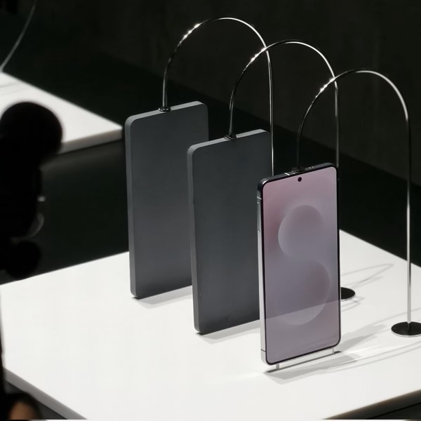 Le smartphone Galaxy S25 Edge présenté au salon Le smartphone Galaxy S25 Edge présenté au salon