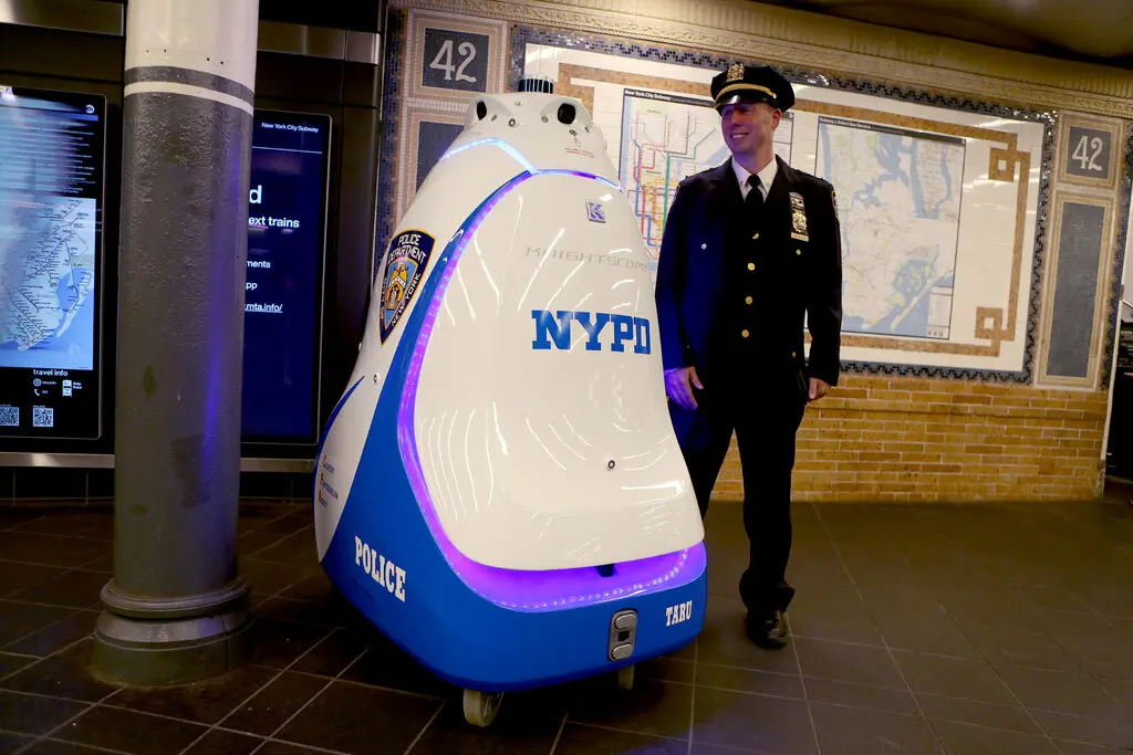 À New York, un robot policier patrouillera dans la station de métro Times Square.-2 À New York, un robot policier patrouillera dans la station de métro Times Square.-2