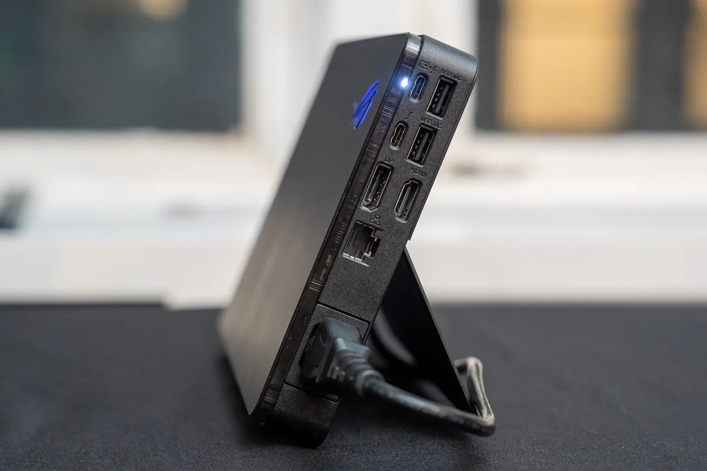 Alimentation externe et ports disponibles sur l'Asus XG Mobile Alimentation externe et ports disponibles sur l'Asus XG Mobile