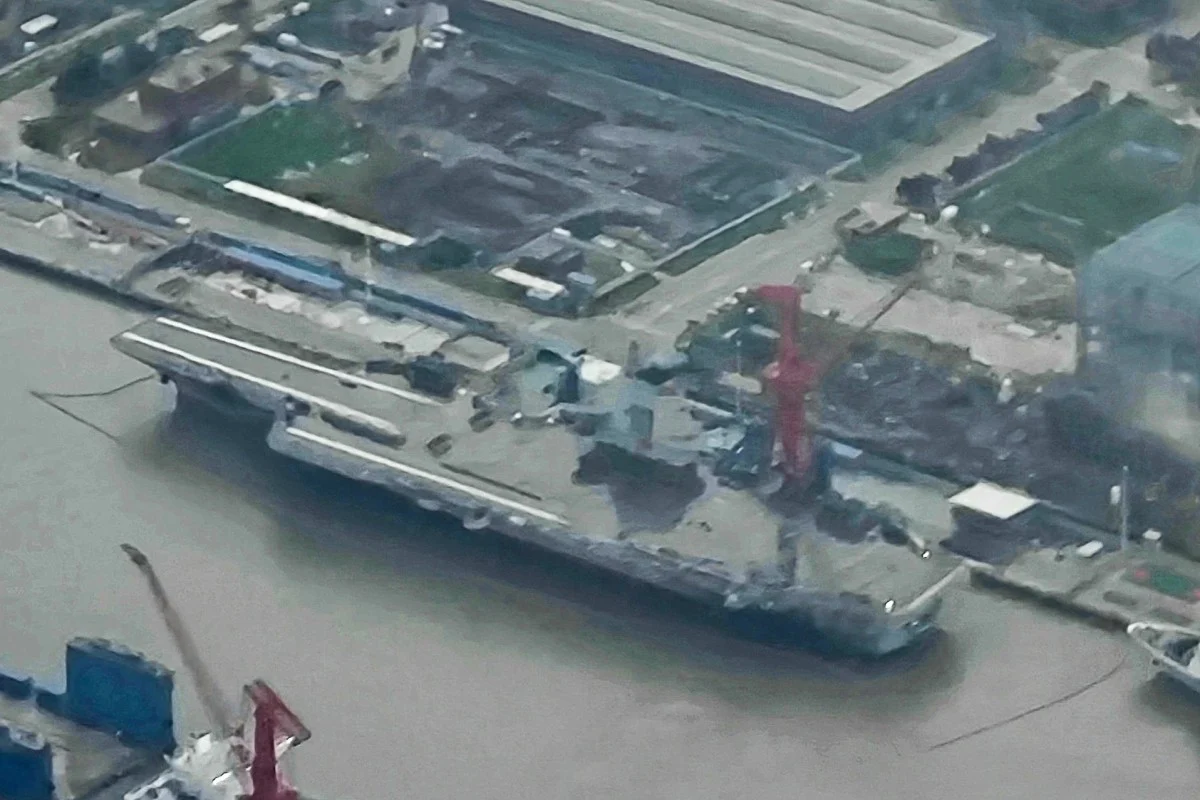 En 2025, la Chine mettra en service le porte-avions Fujian, le plus avancé, équipé de catapultes électromagnétiques pour les chasseurs J-35 de cinquième génération.-7 En 2025, la Chine mettra en service le porte-avions Fujian, le plus avancé, équipé de catapultes électromagnétiques pour les chasseurs J-35 de cinquième génération.-7