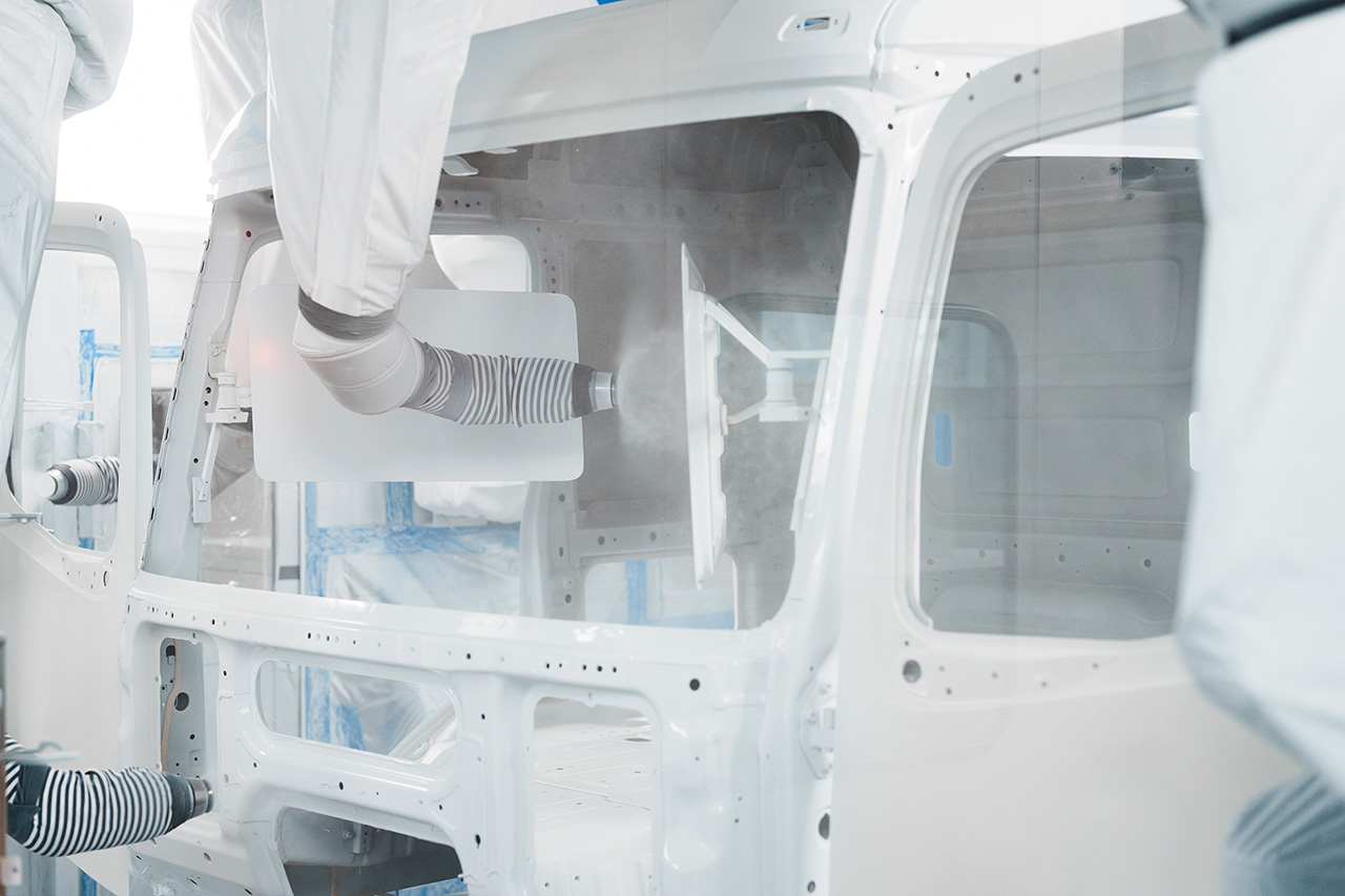 Peinture de la cabine du camion Mercedes-Benz Peinture de la cabine du camion Mercedes-Benz