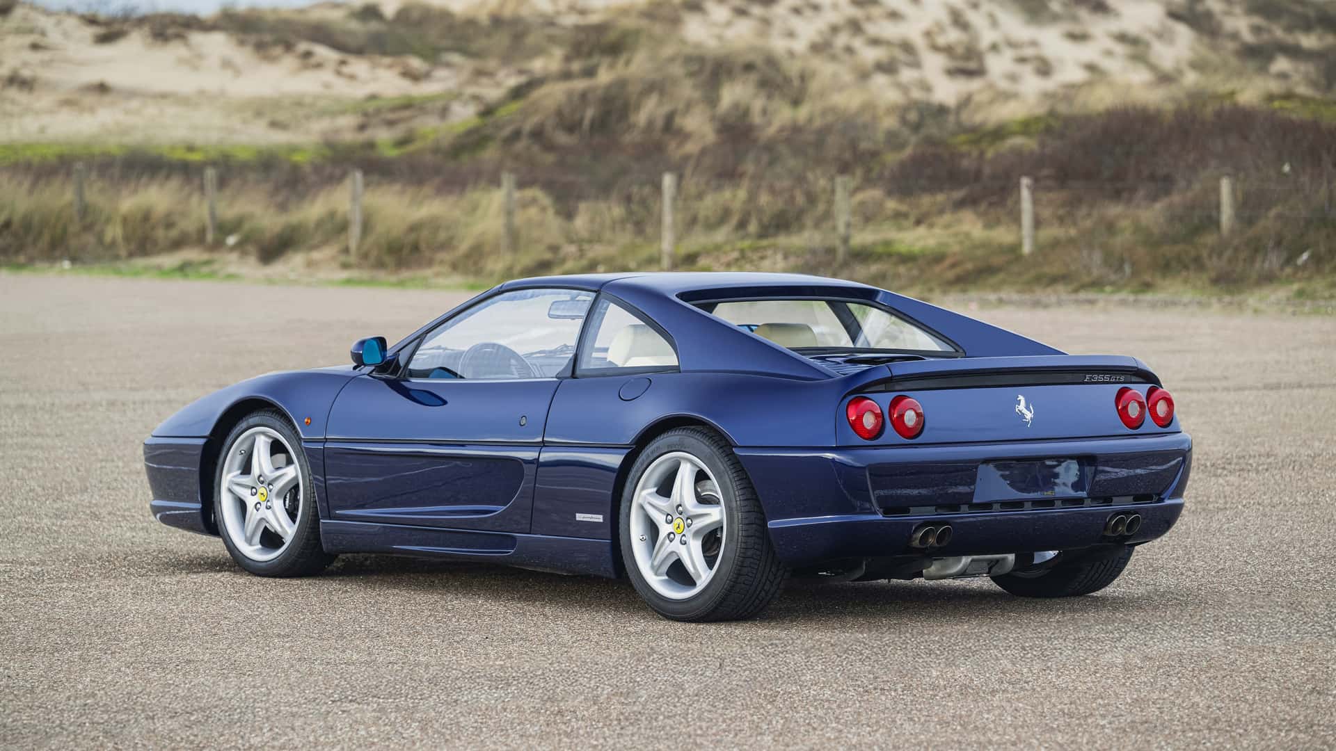 L'intérieur de la Ferrari F355 GTS de Michael Schumacher. L'intérieur de la Ferrari F355 GTS de Michael Schumacher.