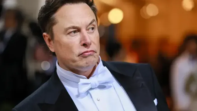 Elon Musk L'expression de surprise d'Elon Musk