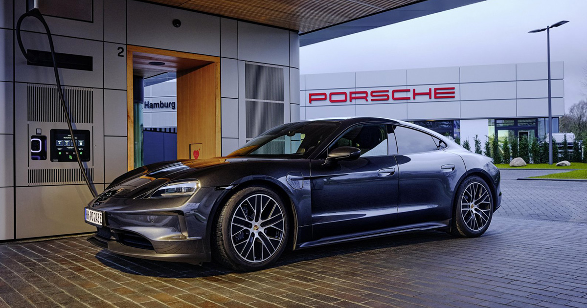 Bornes de recharge dans le Porsche Charging Lounge Bornes de recharge dans le Porsche Charging Lounge