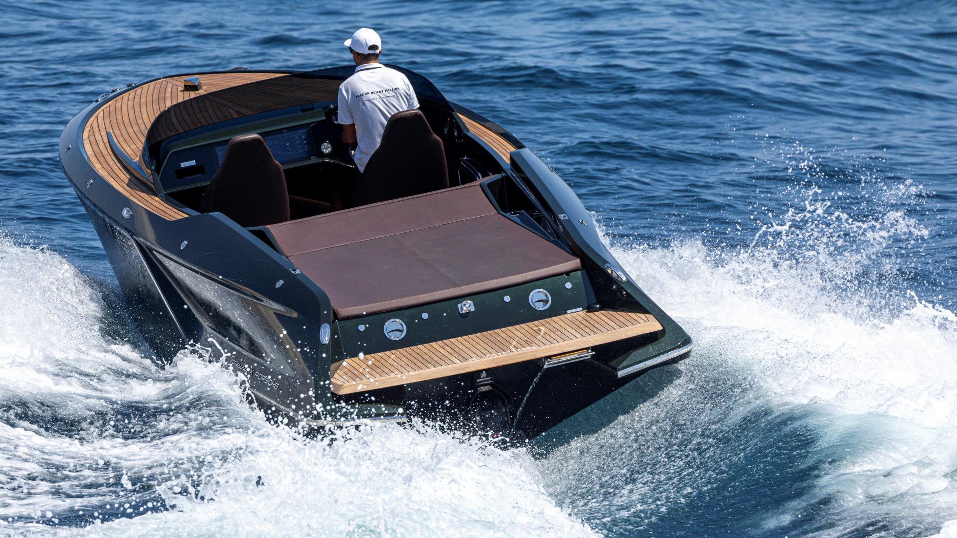 Design du bateau Frauscher x Porsche 850 Fantom Design du bateau Frauscher x Porsche 850 Fantom