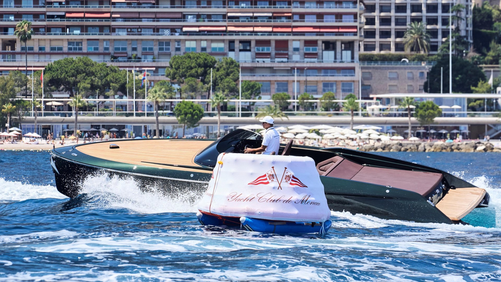 Le Frauscher x Porsche 850 Fantom en action Le Frauscher x Porsche 850 Fantom en action