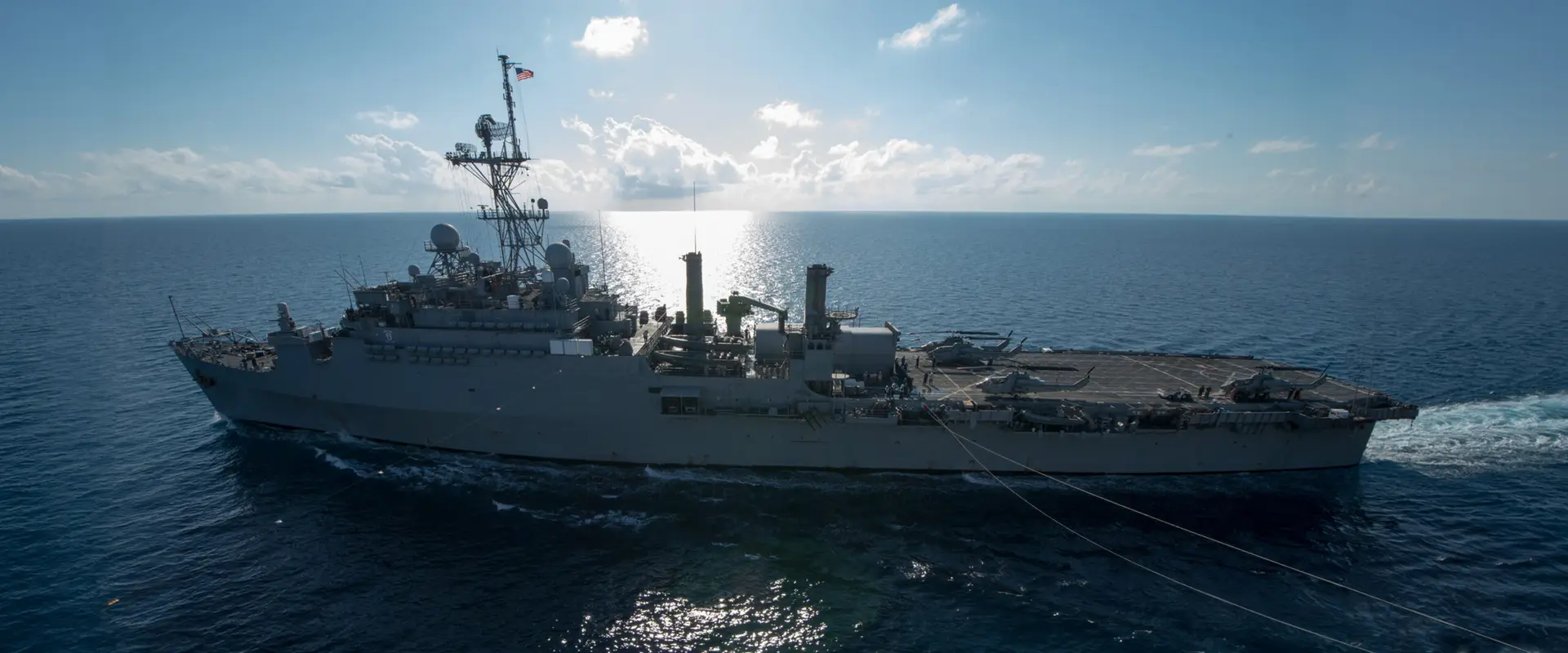 Des chasseurs F/A-18F Super Hornet, des hélicoptères AH-64 Apache, le USS Chaffee et des systèmes de missiles HIMARS coulent le USS Denver lors de l'exercice RIMPAC-2022 (vidéo) Des chasseurs F/A-18F Super Hornet, des hélicoptères AH-64 Apache, le USS Chaffee et des systèmes de missiles HIMARS coulent le USS Denver lors de l'exercice RIMPAC-2022 (vidéo)