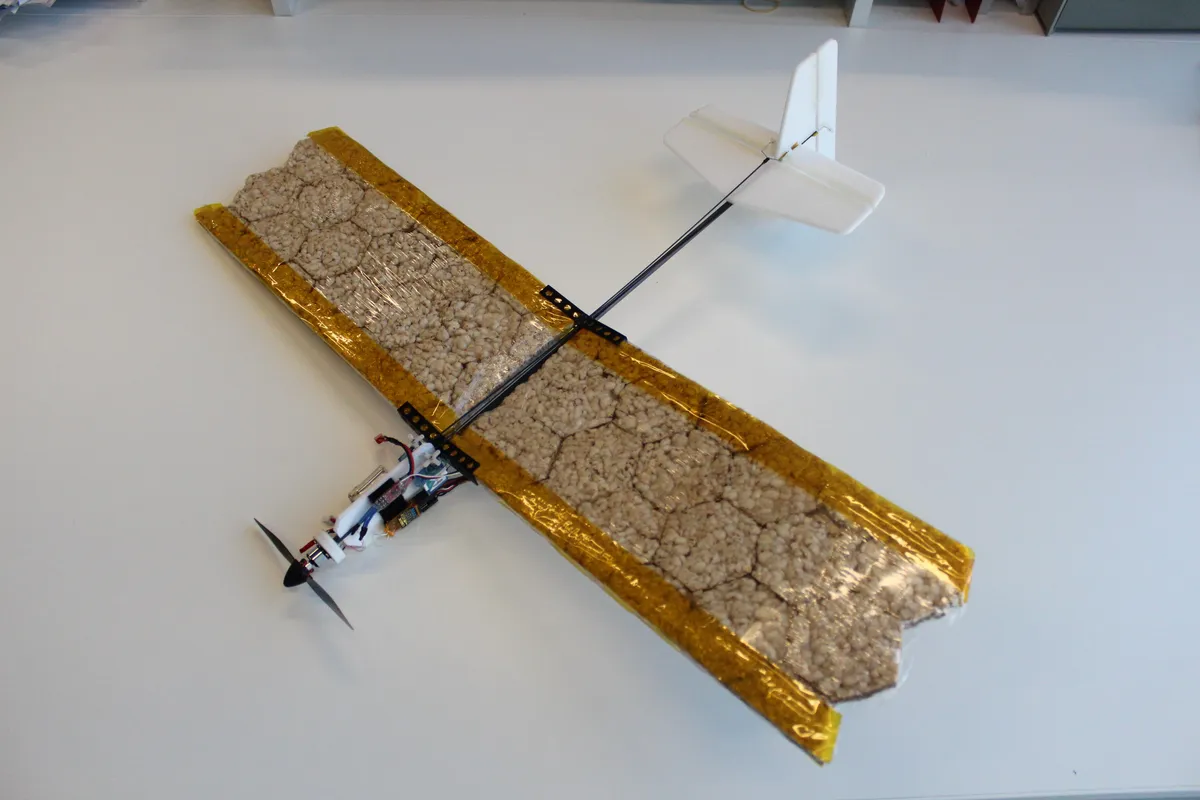 Des scientifiques suisses ont créé un drone comestible contenant 300 kcal de calories pour sauver des vies dans les situations d'urgence Des scientifiques suisses ont créé un drone comestible contenant 300 kcal de calories pour sauver des vies dans les situations d'urgence