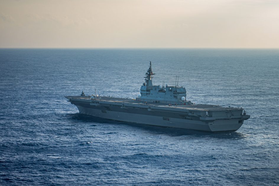 Le porte-hélicoptères japonais JS Izumo effectuera des exercices avec des avions de combat de cinquième génération F-35B Lightning II au large des côtes américaines. Le porte-hélicoptères japonais JS Izumo effectuera des exercices avec des avions de combat de cinquième génération F-35B Lightning II au large des côtes américaines.