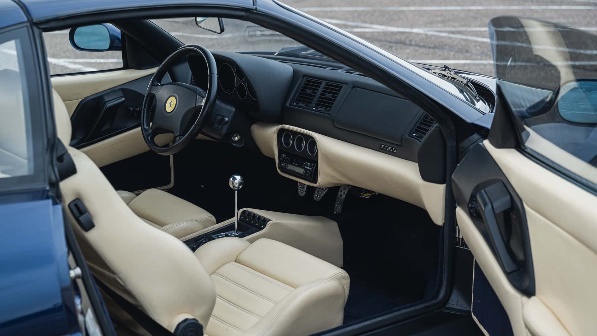 Extérieur de la Ferrari F355 GTS 1996 Extérieur de la Ferrari F355 GTS 1996