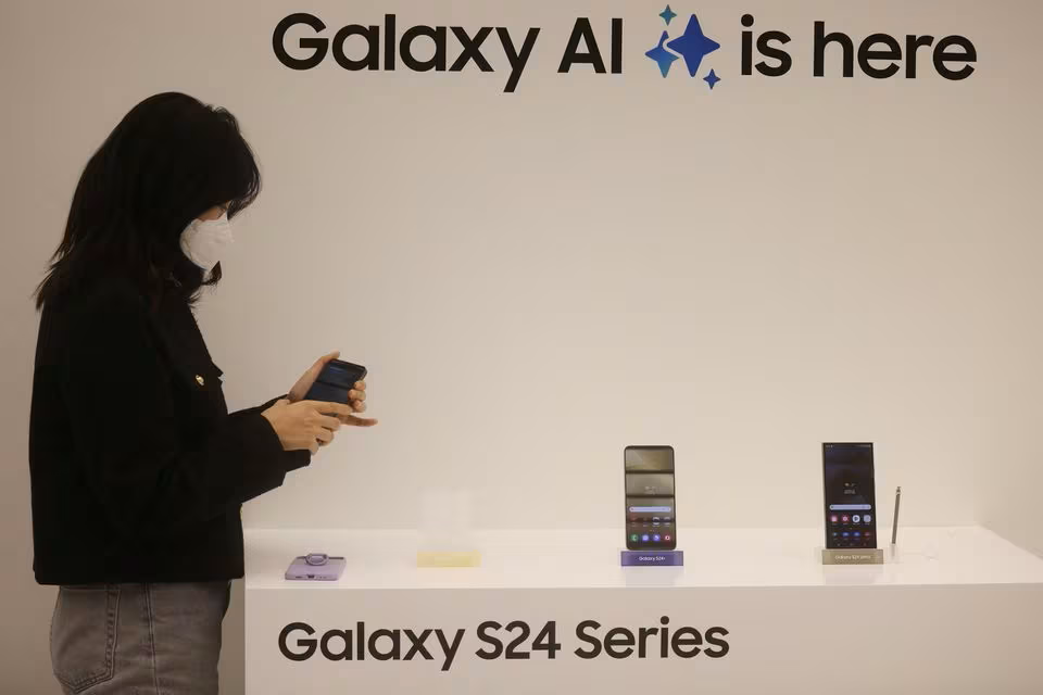 Baidu va intégrer son assistant d'IA Ernie dans les nouveaux smartphones phares de Samsung pour traduire les conversations en temps réel. Baidu va intégrer son assistant d'IA Ernie dans les nouveaux smartphones phares de Samsung pour traduire les conversations en temps réel.