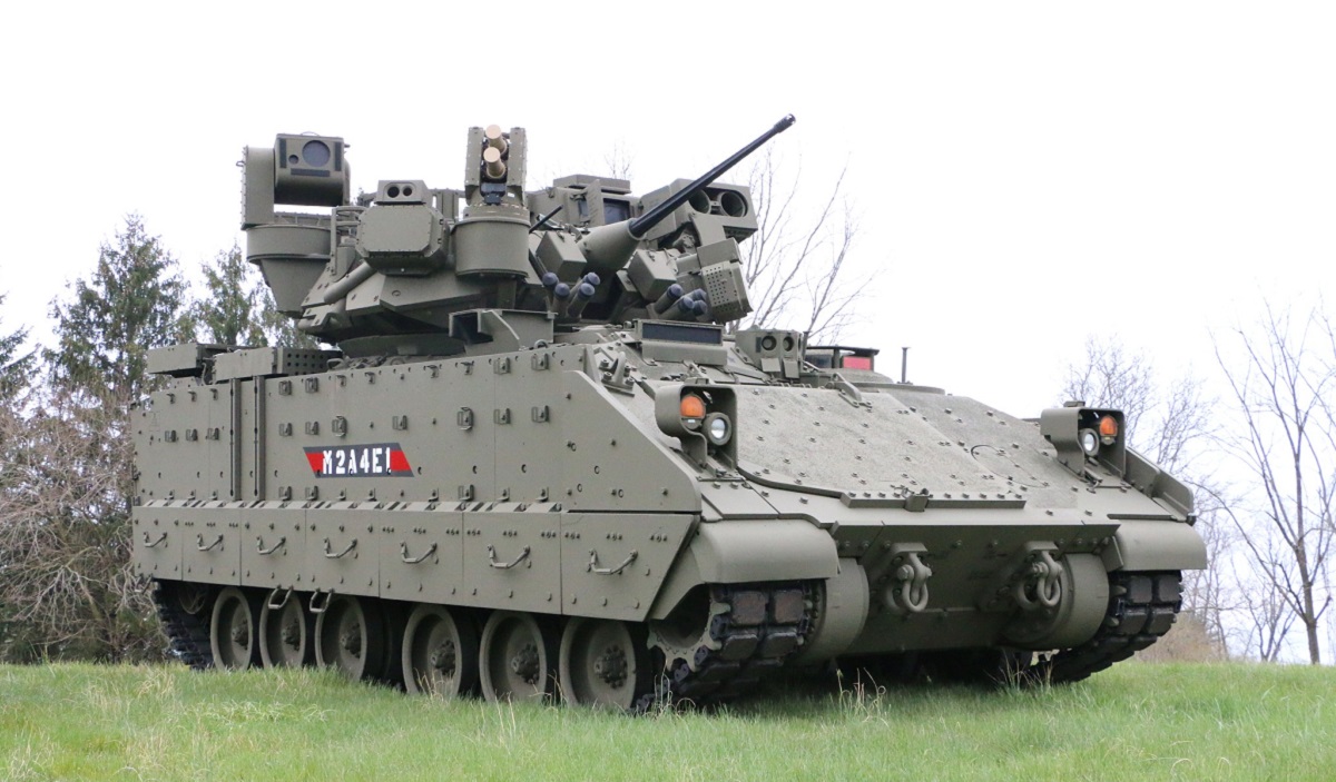 L'armée américaine équipera le Bradley BMP du système de défense active de haute technologie Iron Fist, qui détruit les obus avant qu'ils ne s'approchent du véhicule. L'armée américaine équipera le Bradley BMP du système de défense active de haute technologie Iron Fist, qui détruit les obus avant qu'ils ne s'approchent du véhicule.