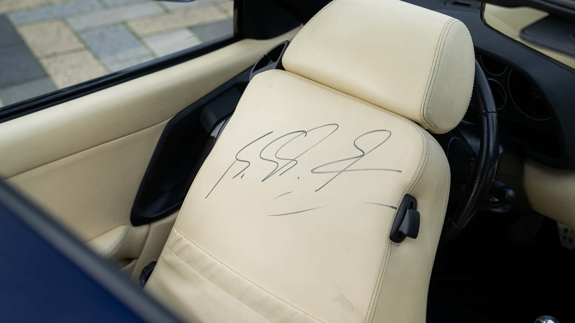 Détails de la Ferrari F355 GTS de Michael Schumacher. Détails de la Ferrari F355 GTS de Michael Schumacher.