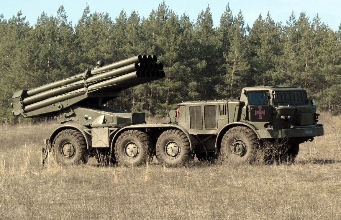 L'état-major général a montré une vidéo des tirs conjoints de missiles effectués par les systèmes ukrainiens de fusées à lancement multiple Uragan et Bureviy.-2 L'état-major général a montré une vidéo des tirs conjoints de missiles effectués par les systèmes ukrainiens de fusées à lancement multiple Uragan et Bureviy.-2