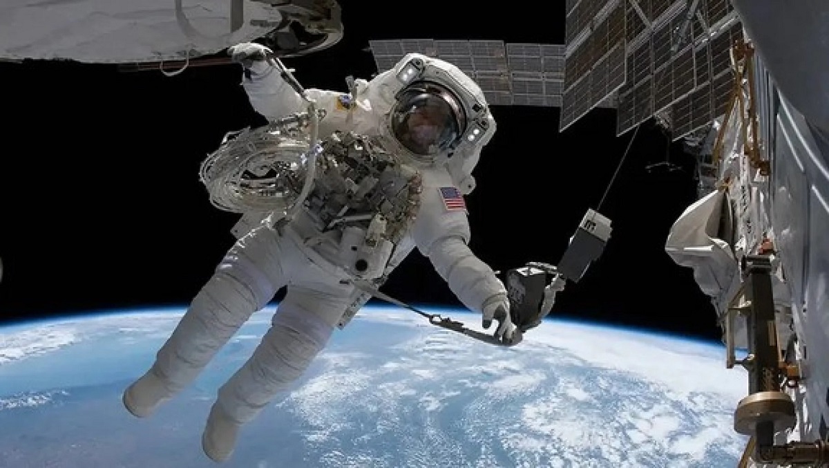 L'espace est de plus en plus fréquenté : un nombre record de personnes sont actuellement en orbite autour de la Terre. L'espace est de plus en plus fréquenté : un nombre record de personnes sont actuellement en orbite autour de la Terre.