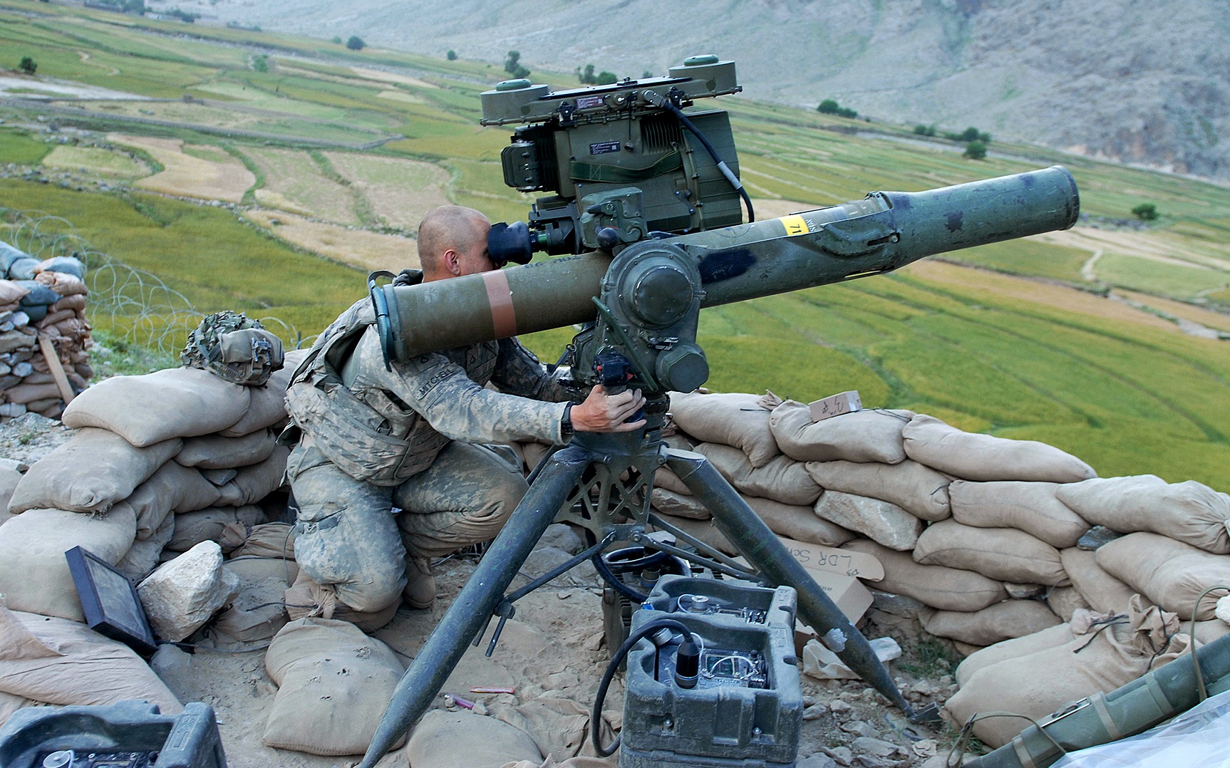 Les forces armées ukrainiennes ont détruit un char russe à l'aide du système de défense antimissile américain TOW (vidéo) Les forces armées ukrainiennes ont détruit un char russe à l'aide du système de défense antimissile américain TOW (vidéo)