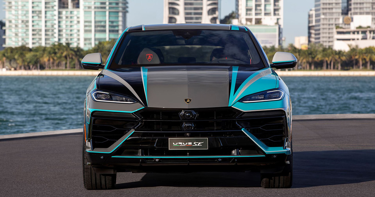 Extérieur de la Lamborghini Urus SE avec accents Blu Glauco Extérieur de la Lamborghini Urus SE avec accents Blu Glauco
