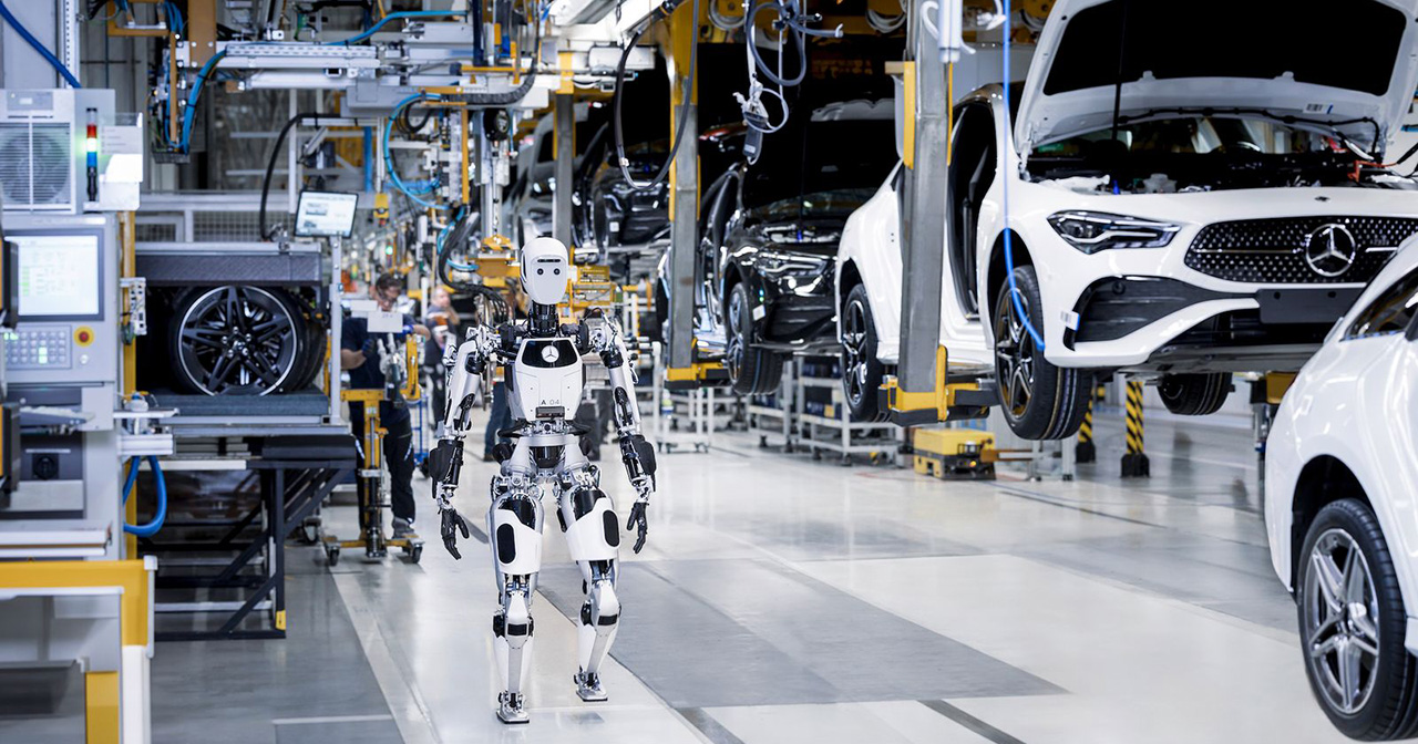 Robot Apollo dans l'usine d'assemblage de voitures Mercedes-Benz Robot Apollo dans l'usine d'assemblage de voitures Mercedes-Benz