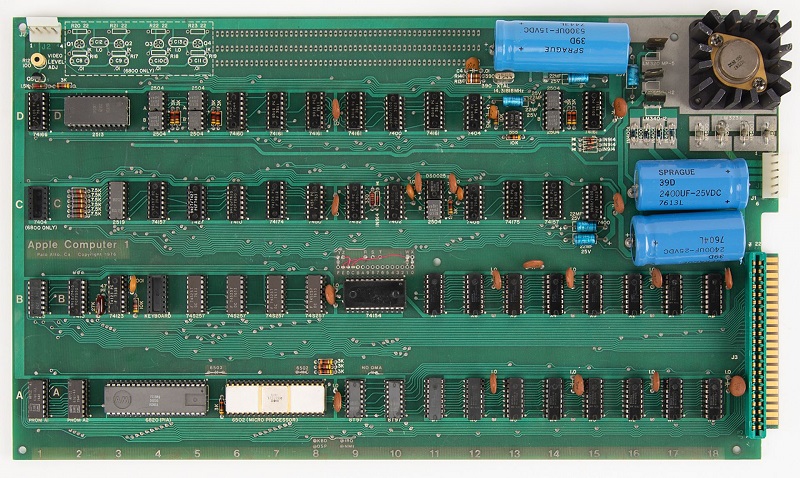 Une copie fonctionnelle de l'Apple-1 aux enchères. Une copie fonctionnelle de l'Apple-1 aux enchères.