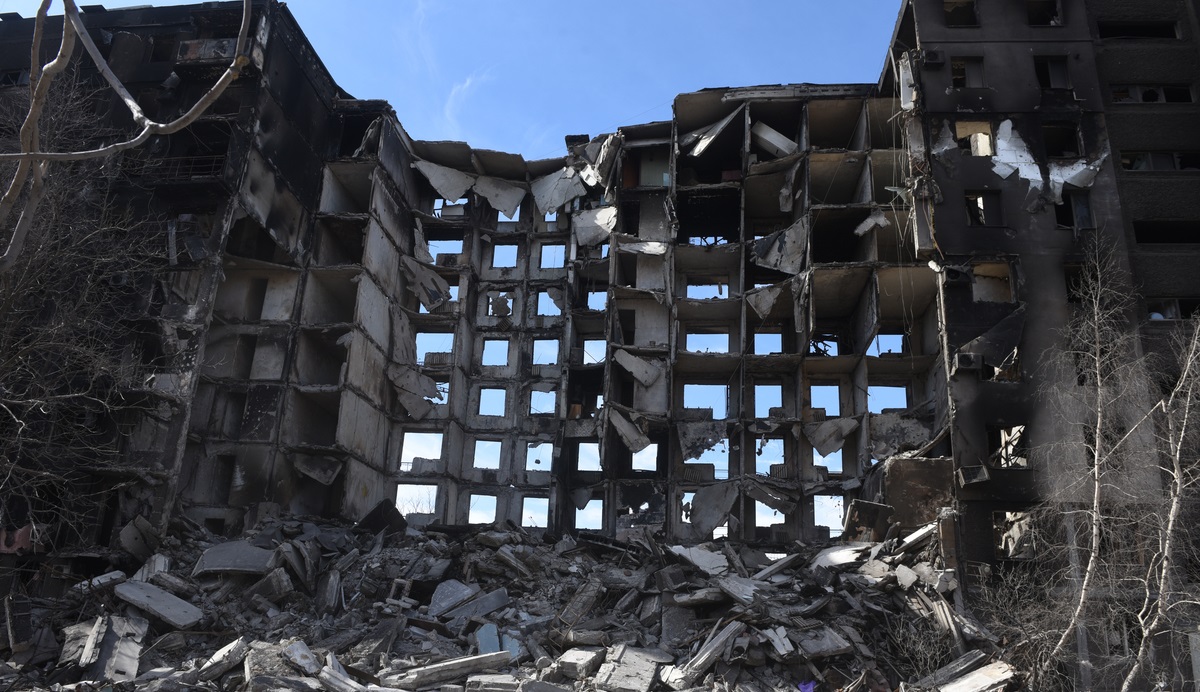 Des développeurs ukrainiens créent un jeu de rôle sur l'histoire tragique des habitants de Mariupol détruite Des développeurs ukrainiens créent un jeu de rôle sur l'histoire tragique des habitants de Mariupol détruite