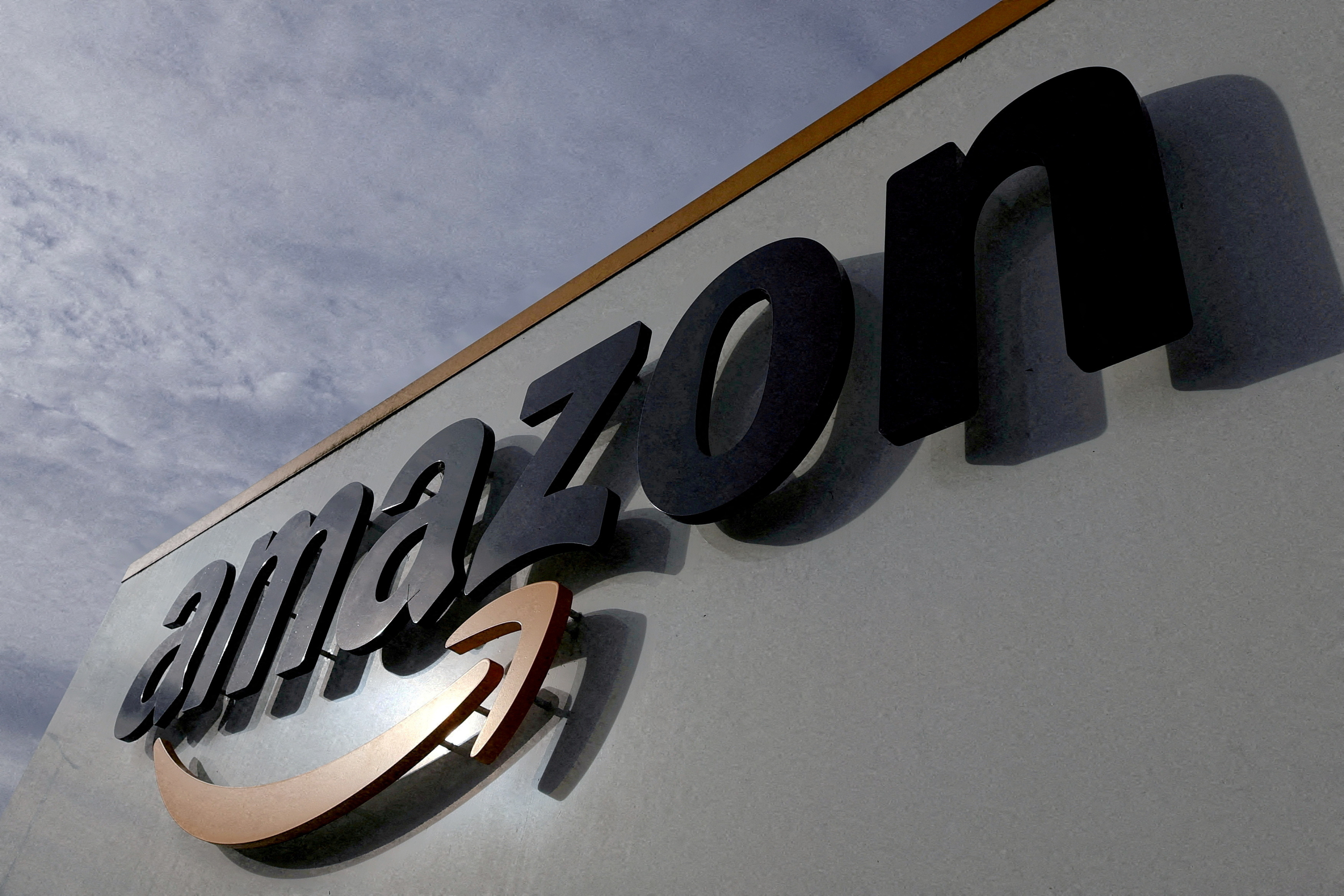 Amazon a dédié une équipe distincte à l'entraînement du modèle d'intelligence artificielle d'Olympus avec 2 billions de paramètres - Reuters Amazon a dédié une équipe distincte à l'entraînement du modèle d'intelligence artificielle d'Olympus avec 2 billions de paramètres - Reuters