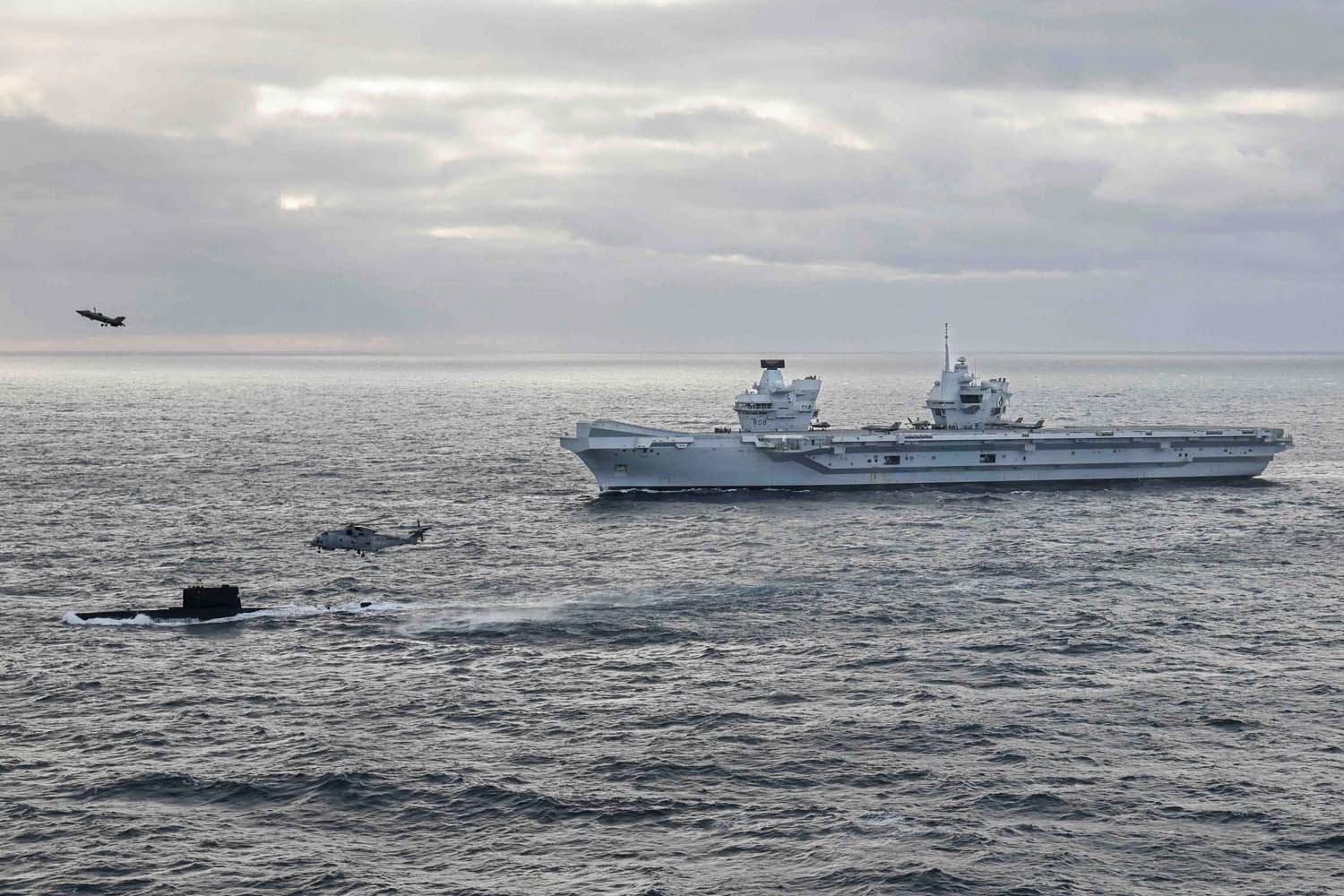 Le porte-avions britannique HMS Queen Elizabeth, qui transporte des chasseurs de cinquième génération F-35B Lightning II, est passé sous le commandement de l'OTAN pour la première fois dans l'histoire.-6 Le porte-avions britannique HMS Queen Elizabeth, qui transporte des chasseurs de cinquième génération F-35B Lightning II, est passé sous le commandement de l'OTAN pour la première fois dans l'histoire.-6