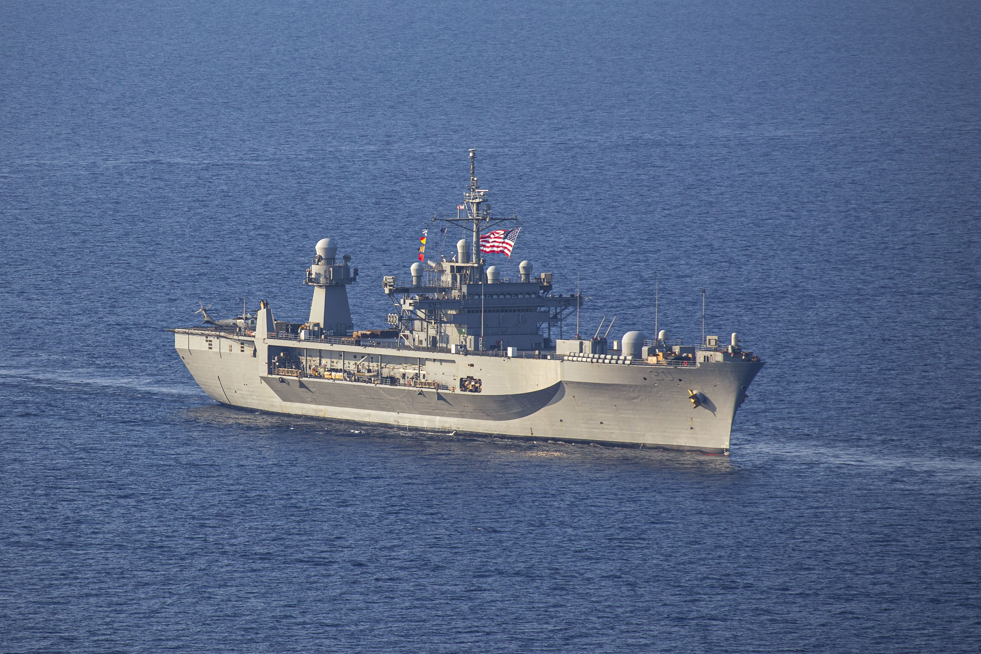 Les États-Unis ont envoyé le navire de débarquement de classe Blue Rig USS Mount Whitney en Israël Les États-Unis ont envoyé le navire de débarquement de classe Blue Rig USS Mount Whitney en Israël