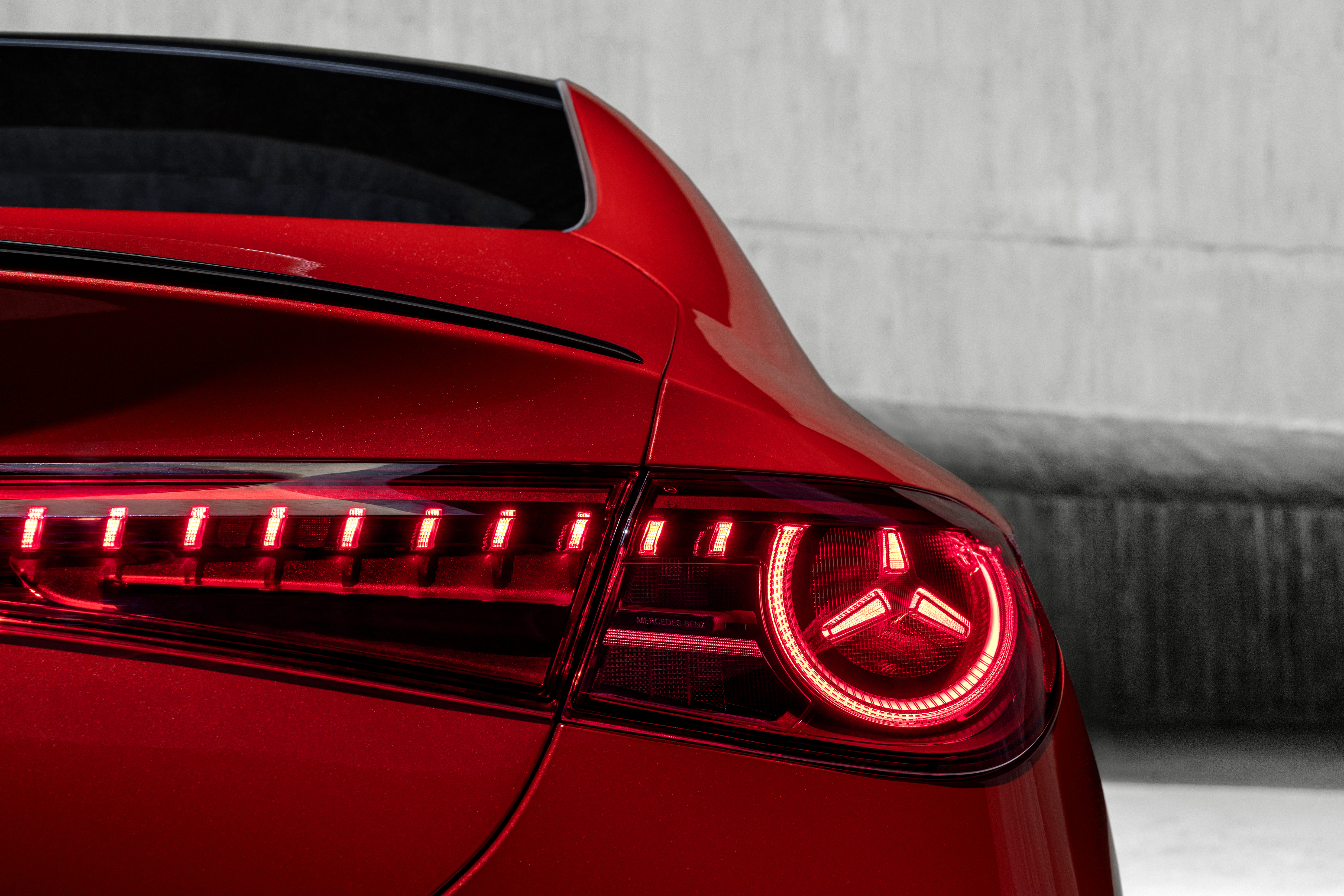 Phares LED d'une nouvelle voiture Phares LED d'une nouvelle voiture
