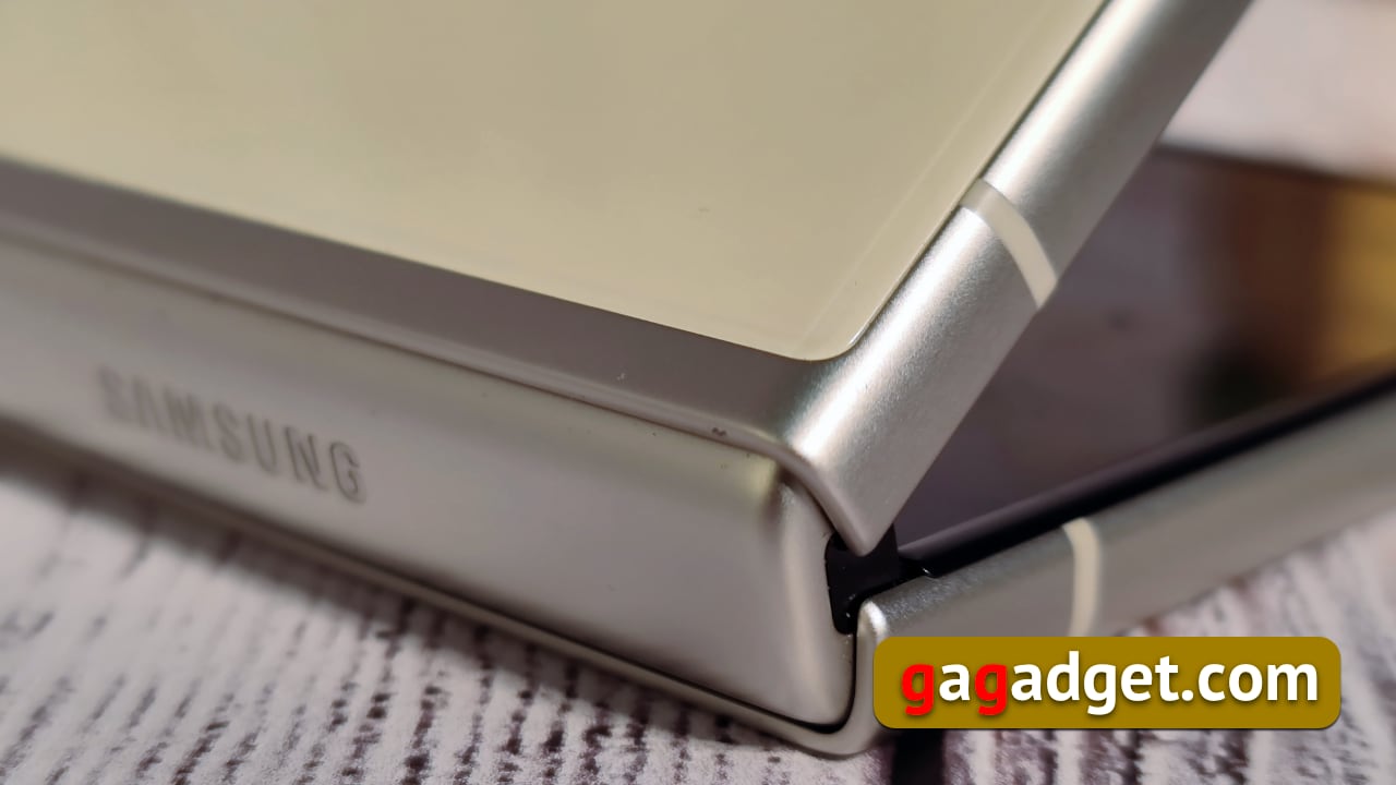 Une touche d'avenir : 10 choses qui rendent le Samsung Z Flip 3 différent du Z Flip-3 Une touche d'avenir : 10 choses qui rendent le Samsung Z Flip 3 différent du Z Flip-3
