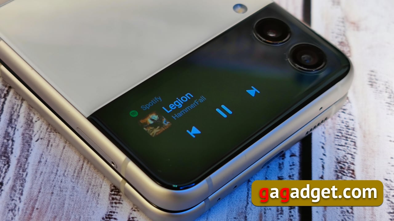 Une touche d'avenir : 10 choses qui rendent le Samsung Z Flip 3 différent du Z Flip-5 Une touche d'avenir : 10 choses qui rendent le Samsung Z Flip 3 différent du Z Flip-5
