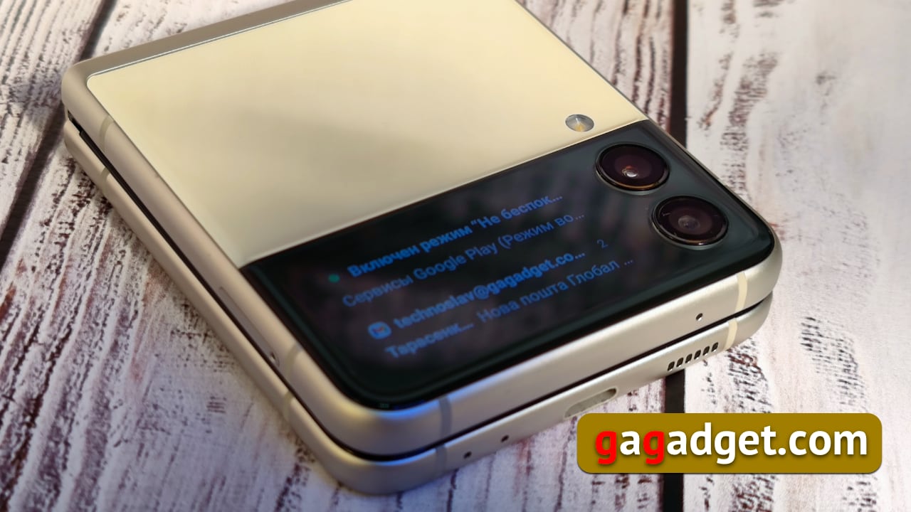 Une touche d'avenir : 10 choses qui rendent le Samsung Z Flip 3 différent du Z Flip-7 Une touche d'avenir : 10 choses qui rendent le Samsung Z Flip 3 différent du Z Flip-7