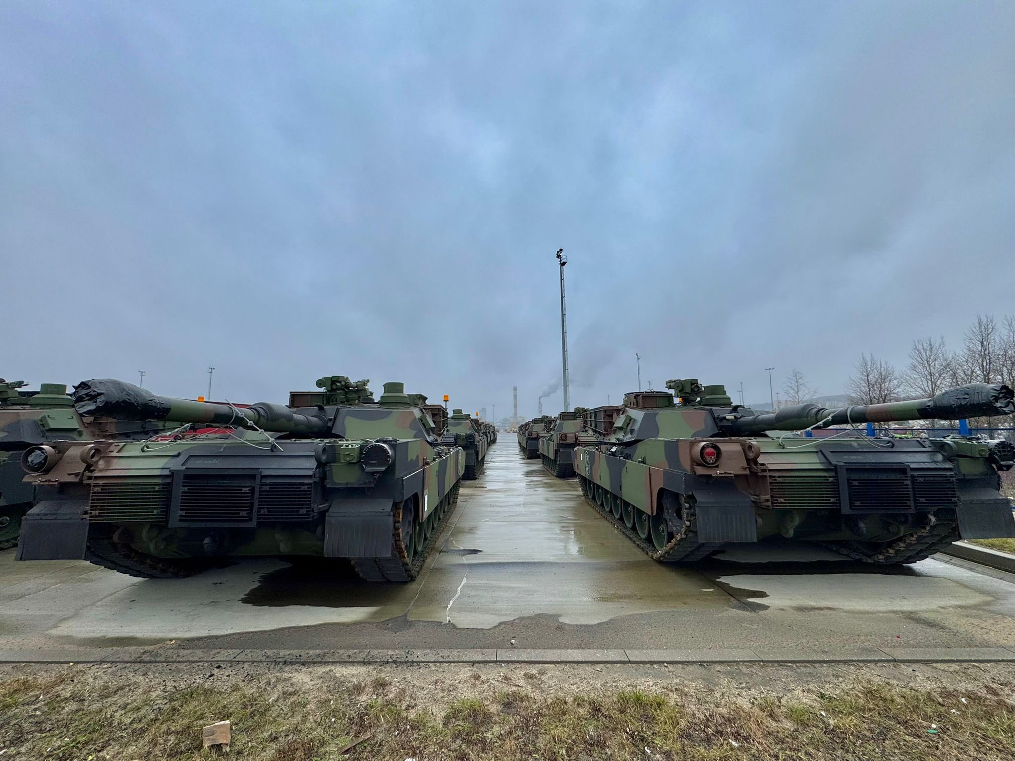 Livraison de chars M1A2 SEPv3 Abrams à la Pologne. Les chars M1A2 SEPv3 Abrams livrés à la Pologne. Illustration : Władysław Kosiniak-Kamysz
