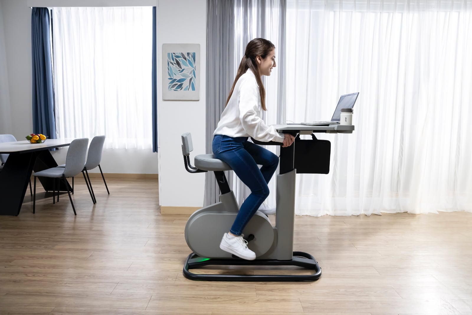 Acer présente le bureau de vélo eKinekt BD 3. Il convertit l'énergie du pédalage du cycliste pour charger l'ordinateur portable.-3 Acer présente le bureau de vélo eKinekt BD 3. Il convertit l'énergie du pédalage du cycliste pour charger l'ordinateur portable.-3