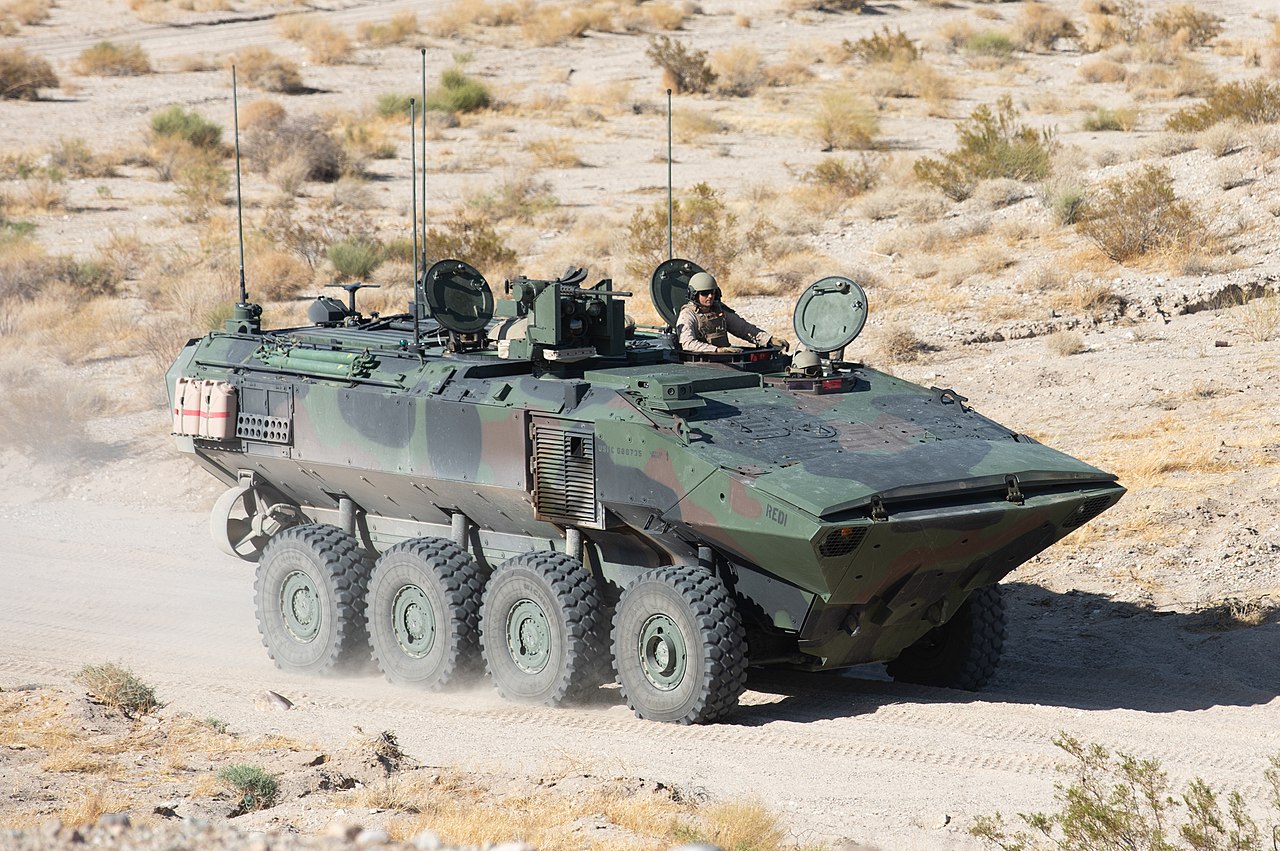 Véhicule de combat amphibie en service au sein du 3e bataillon d'assaut amphibie des États-Unis. Véhicule de combat amphibie en service au sein du 3e bataillon d'assaut amphibie des États-Unis.