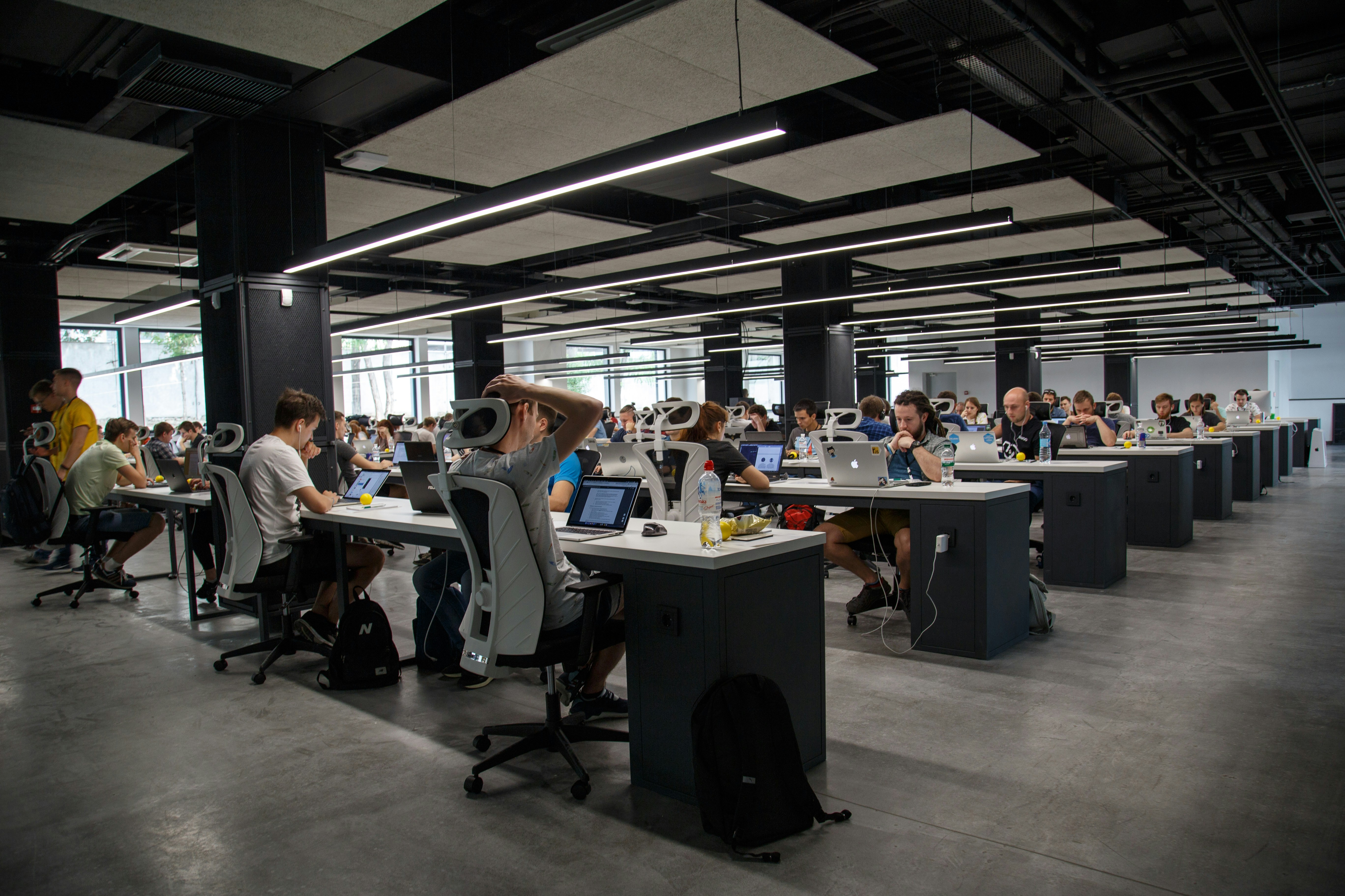 L'IA permettra à près d'un tiers des travailleurs de passer à une semaine de travail de quatre jours d'ici 2033 - étude L'IA permettra à près d'un tiers des travailleurs de passer à une semaine de travail de quatre jours d'ici 2033 - étude