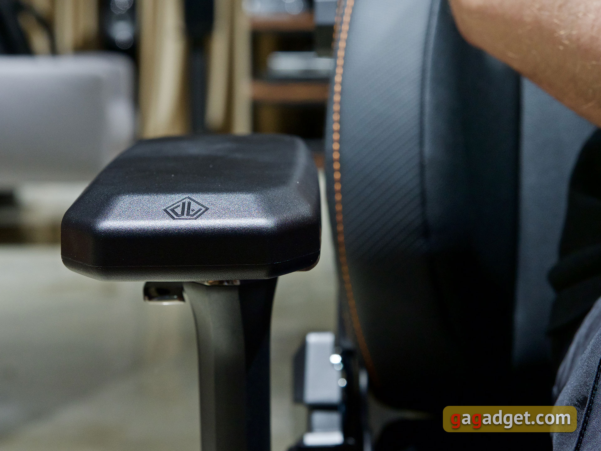 Trône pour le jeu : un examen du Anda Seat Kaiser 3 XL-37 Trône pour le jeu : un examen du Anda Seat Kaiser 3 XL-37