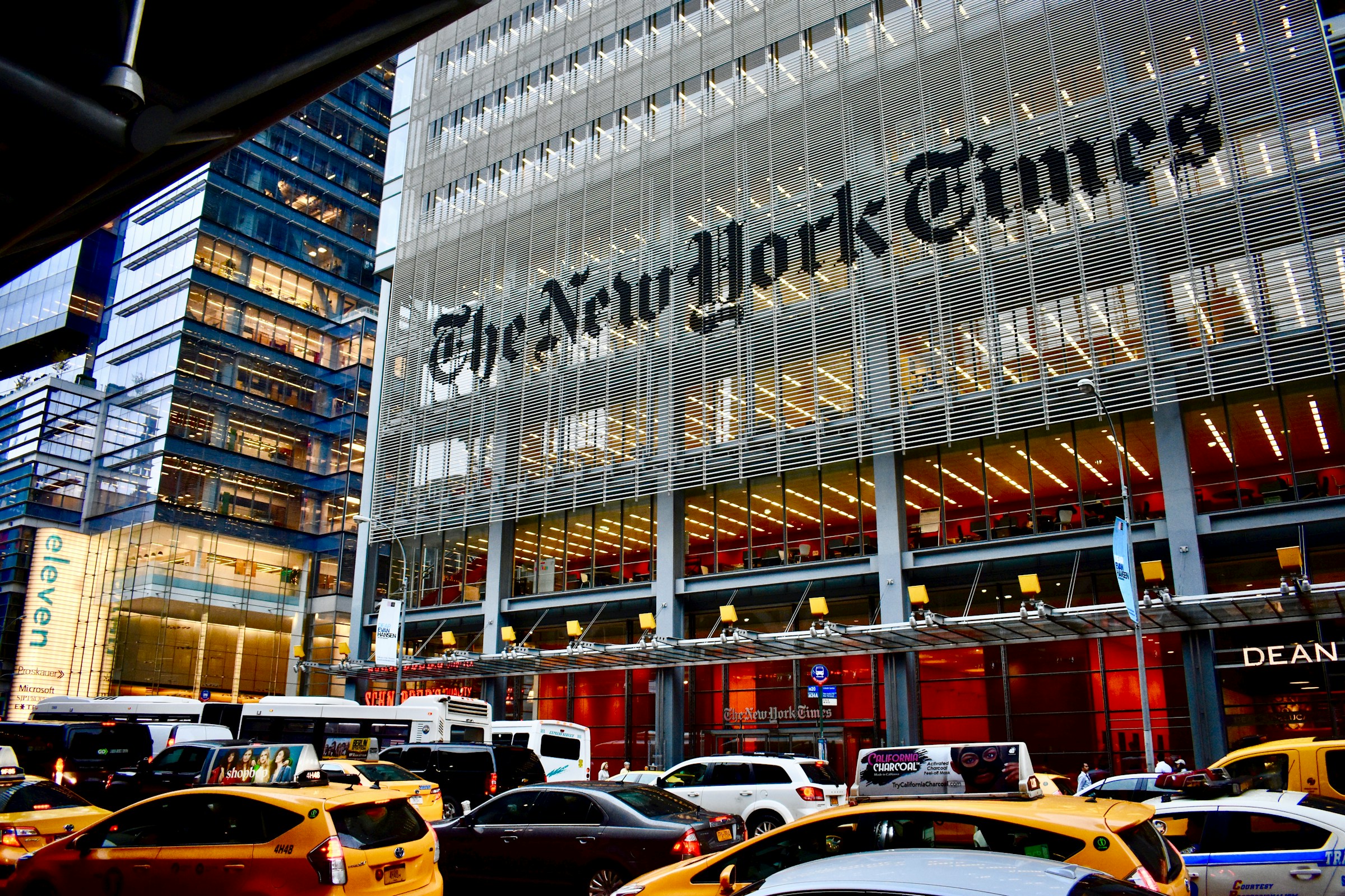 OpenAI a accusé le New York Times d'avoir piégé ChatGPT en reproduisant des articles protégés par le droit d'auteur. OpenAI a accusé le New York Times d'avoir piégé ChatGPT en reproduisant des articles protégés par le droit d'auteur.
