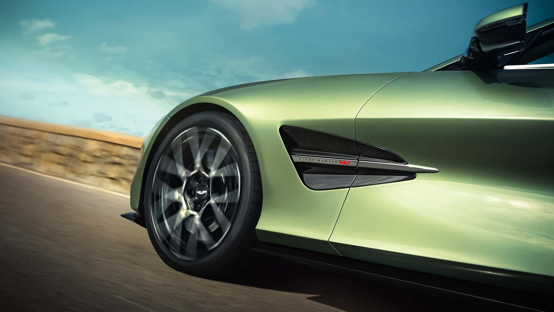 Aston Martin Vanquish Volante 2025. Aston Martin Vanquish Volante 2025.