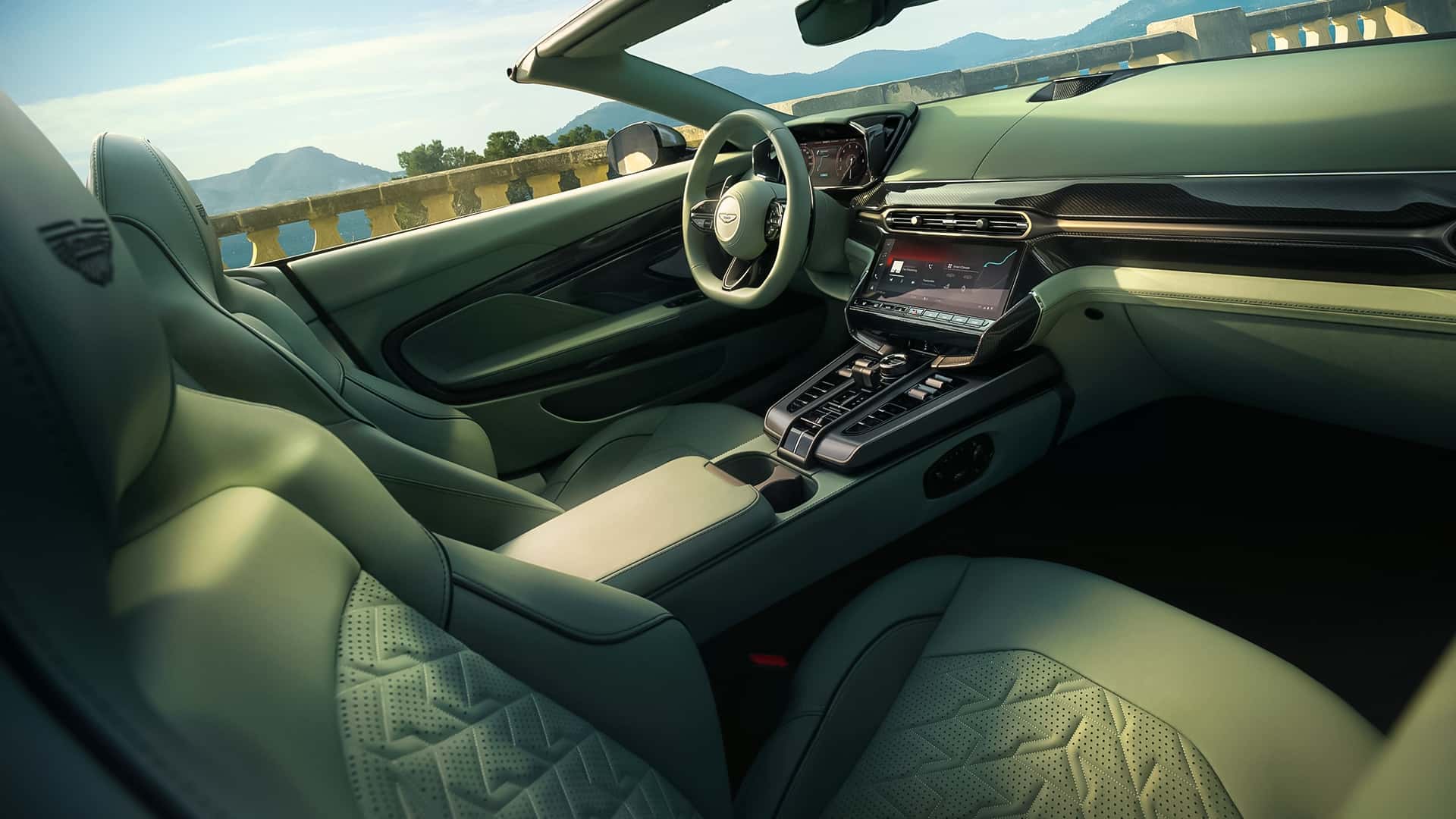 Aston Martin Vanquish Volante 2025. Aston Martin Vanquish Volante 2025.